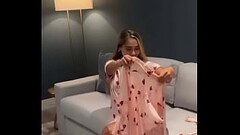 tetona nalgona probandose pijama Thumb