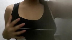 Morra ense&ntilde_a sus pechos y su vagina a su novio Thumb
