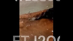 en el jacuzzi con mi morenita hermosa rogandole por una mamada jaja Thumb