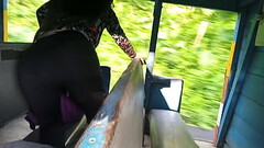 LAS NUEVAS FORMAS DE LIGAR EN UN BUS!! UN DESCONOCIDO ME TOCA LAS NALGAS MIENTRAS VIAJO AL CAMPO A V Thumb