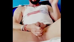 Sumiso mexicano golpe&aacute_ndose las pelotas Thumb