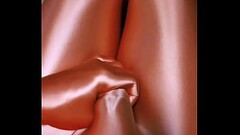 光沢のあるオレンジタイツで興奮した Thumb