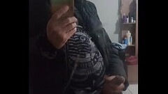 Idoso fica de pau duro, ao ver um v&iacute_deo da filha da sua vizinha Thumb