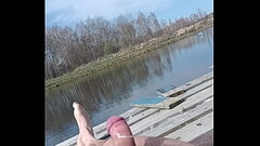Poranek nad stawem z wytryskiem Thumb