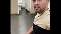 Mamando a rola do pedreiro da obra at&eacute_ o macho jorrar leitinho Thumb