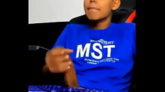 Leke mamando a pr&oacute_pria pika Thumb