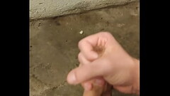 Branle dans local poubelle Thumb