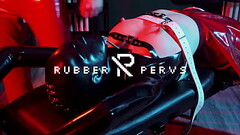 Facesitting on the Rubberslave Thumb
